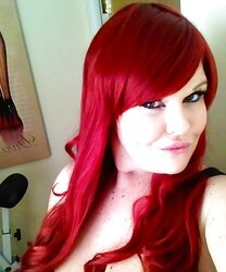 PLUMPER Buxom Breezy Sindy Strutt
