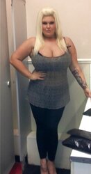 PLUMPER Buxom Breezy Sindy Strutt