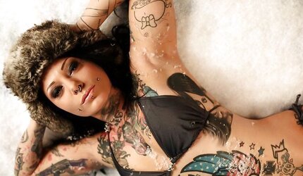 Fantastic bare ladies with tats