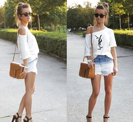 I enjoy high high-heeled shoes