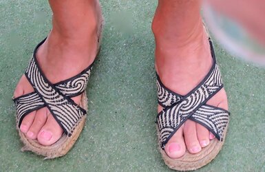 Ultimate stunning gams and soles