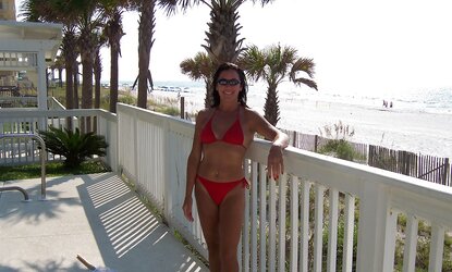 Stunning Brown-Haired MUMMY