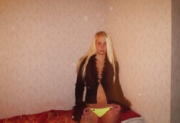 Inexperienced blondes sandra naked