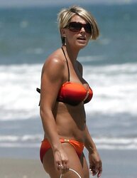 Do gigantic knockers = a uber-cute culo