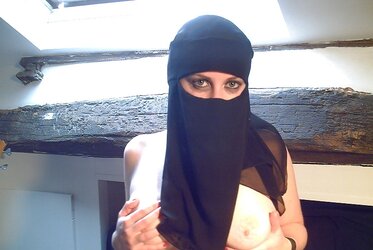 ARAB COCKSLUT - INESS