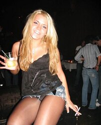 Debaixo da saia five - Under the mini-skirt