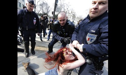 Femen 2013-04-04 Braless Jihad protest day