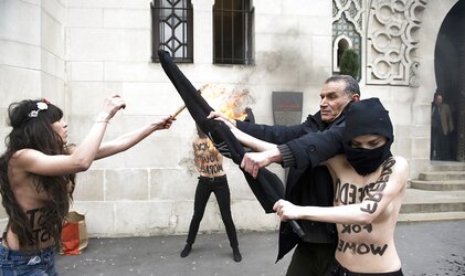 Femen 2013-04-04 Braless Jihad protest day