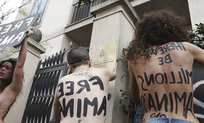 Femen 2013-04-04 Braless Jihad protest day