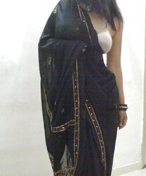 Super-Sexy Ebony Saree