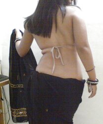 Super-Sexy Ebony Saree