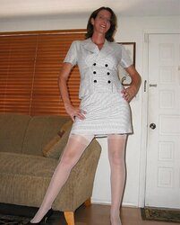 SPLENDID HOUSEWIFE - UBER-SEXY IN NYLONS V