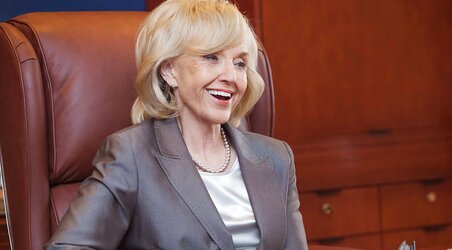 Conservative Jan Brewer gives me a meatpipe
