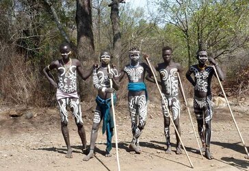 Africa folks drill ladies