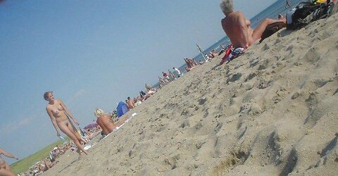 I enjoy public bareness