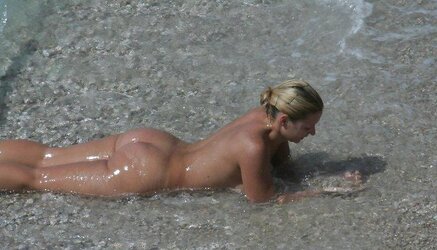 I enjoy public bareness
