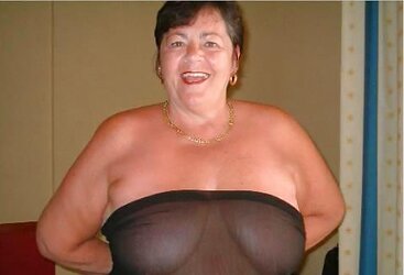Topless 22.