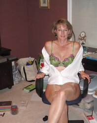 Light-Haired Mature Wifey Showcases Off In Front Of Her Spouse
