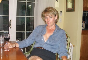 Light-Haired Mature Wifey Showcases Off In Front Of Her Spouse