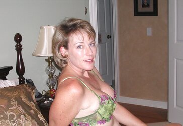 Light-Haired Mature Wifey Showcases Off In Front Of Her Spouse