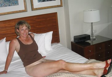 Light-Haired Mature Wifey Showcases Off In Front Of Her Spouse