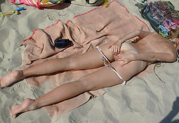 Brown eyes on the beach