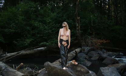 Buxom Mummy Toni