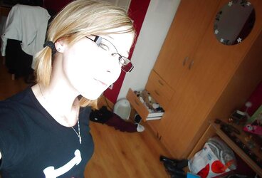 Women a lunettes