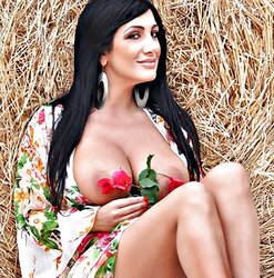MARIKA FRUSCIO TETTONA ITALIANA