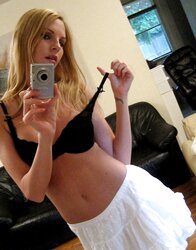 Self shot blondie