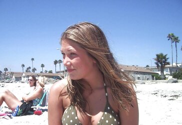 STUNNING WOMEN IN RED-HOT BATHING SUITS IV