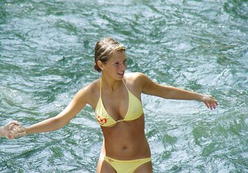STUNNING WOMEN IN RED-HOT BATHING SUITS IV