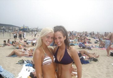 STUNNING WOMEN IN RED-HOT BATHING SUITS IV