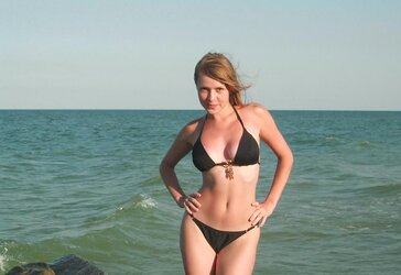 STUNNING WOMEN IN RED-HOT BATHING SUITS IV