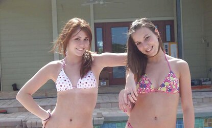 STUNNING WOMEN IN RED-HOT BATHING SUITS IV