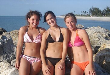 STUNNING WOMEN IN RED-HOT BATHING SUITS IV