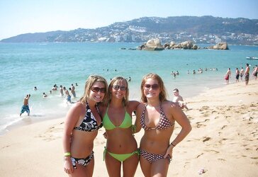 STUNNING WOMEN IN RED-HOT BATHING SUITS IV