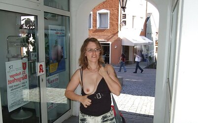 Inexperienced mature moms bare