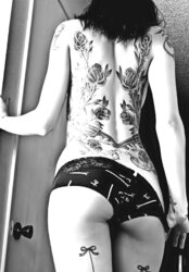 Gals N Tats