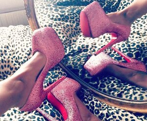 High high-heeled shoes obsession