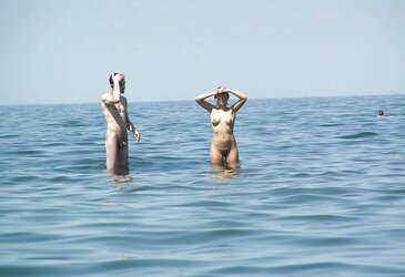 I enjoy beach lovemaking