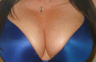 Killer Jugs In Stellar Hooter-Slings