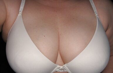 Killer Jugs In Stellar Hooter-Slings