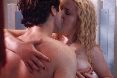 Sara Rue Sans Bra