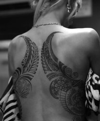 Damsels having tatoo
