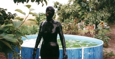 Spandex im Pool
