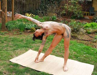Wooly black-haired yoga (Camaster)