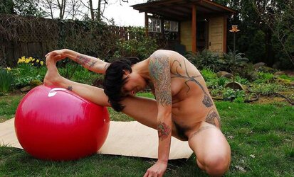 Wooly black-haired yoga (Camaster)