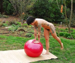 Wooly black-haired yoga (Camaster)