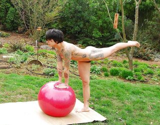 Wooly black-haired yoga (Camaster)